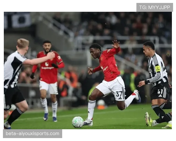 曼联后场出球能力不足 利马约罗组合在高压下出球质量不稳定